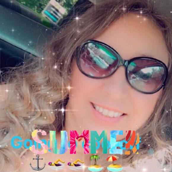 Meet your Posher, Kelli - Picture 1 of 1